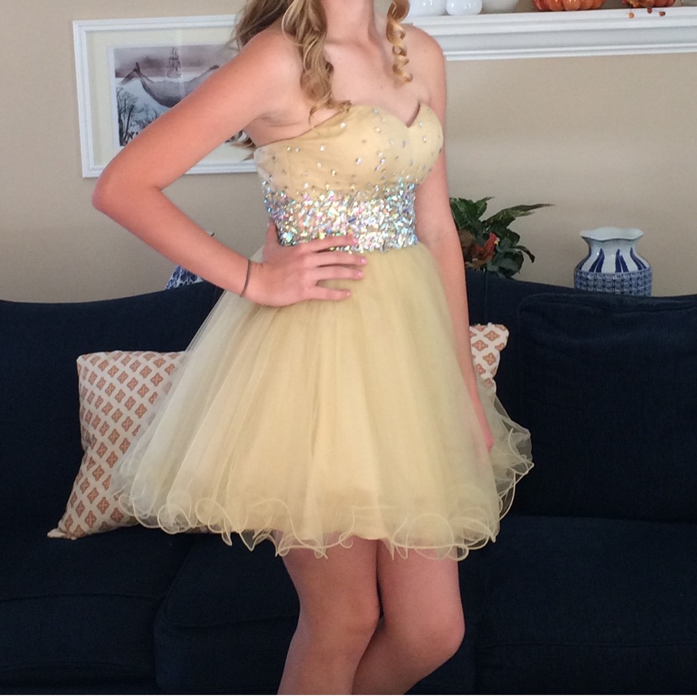 HOMECOMING DRESS💃🏼 - Picture 2 of 8